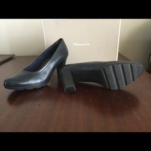 Tamaris AntiShok Navy Blue Heels. Size 7 1/2. NWT